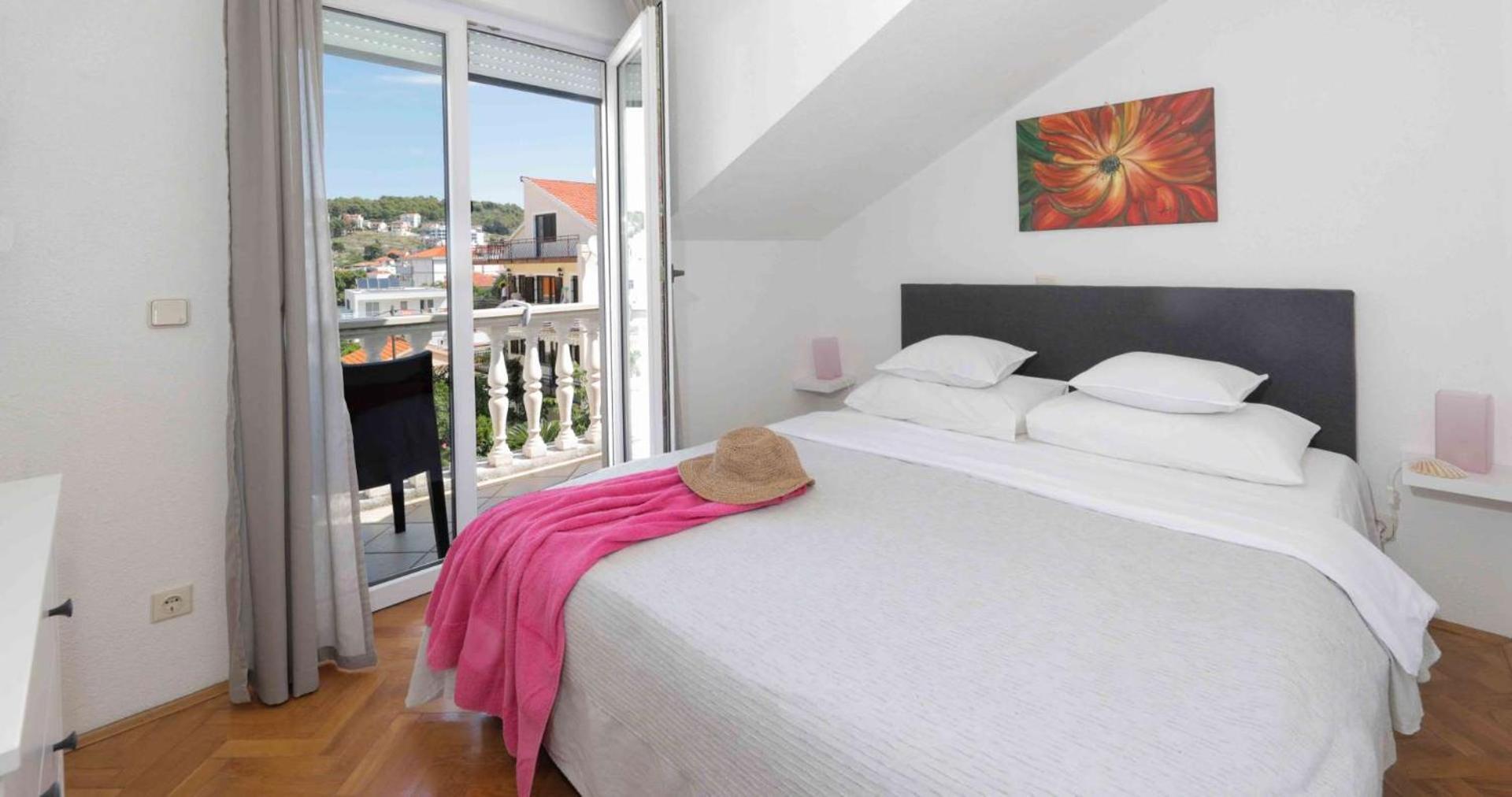 Apartments Lovric Trogir Exterior foto